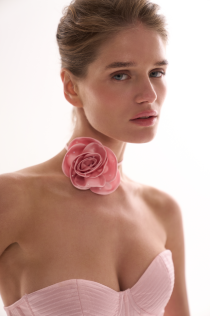 hover-Neck kisses pink чокер